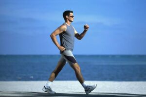 Bị thoát vị đĩa đệm có nên đi bộ không? Cách tập an toàn
