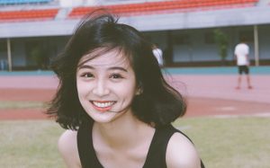 Má lúm đồng tiền làm cho gương mặt thêm phần lém lỉnh, tinh nghịch.