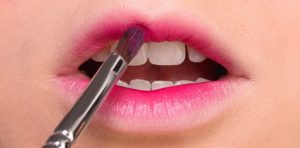 Đánh son một cách hợp lý cũng làm một trông nhỏ lại