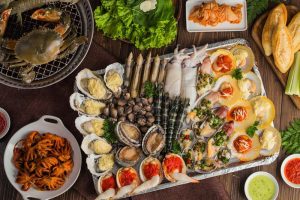 Hải sản là loại thực phẩm dễ gây dị ứng nên cần phải tránh sau khi xăm môi