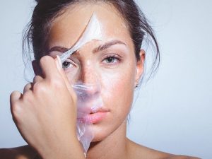 Da thường dễ bong tróc và khô ráp sau khi peel