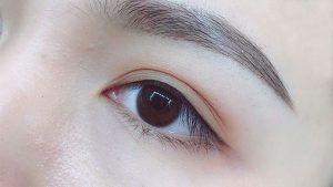 Sử dụng công cụ kích mí sẽ mang đến đôi mắt 2 mí hiệu quả tạm thời