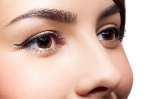 Bạn sẽ không cảm thấy đau khi cắt chỉ mí mắt