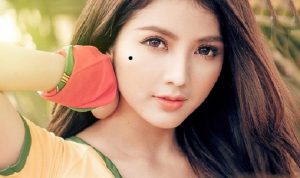 Nốt ruồi trên gò má phải phụ nữ có ý nghĩa tốt cũng có xấu trong nhân tướng