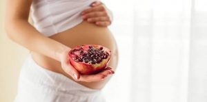 Việc ăn lựu con có má lúm đồng tiền chỉ là quan niệm dân gian