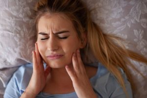 Đi tìm lý do vì sao làm lúm đồng tiền lại có biến chứng mưng mủ