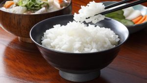 Xăm môi ăn cơm với gì cần tham khảo ý kiến của chuyên gia thẩm mỹ