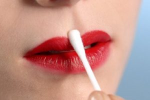 Xăm môi có được ăn rau hay không là thắc mắc của nhiều người.