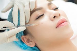 Quy trình tiêm filler hạ gò má thực hiện rất nhanh, thao tác đơn giản