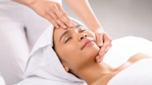 Vì sao không được massage sau tiêm filler