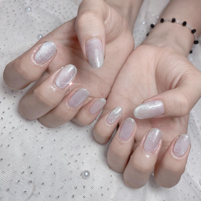 Móng mắt mèo trắng hội tụ các yếu tố tinh tế và quyến rũ