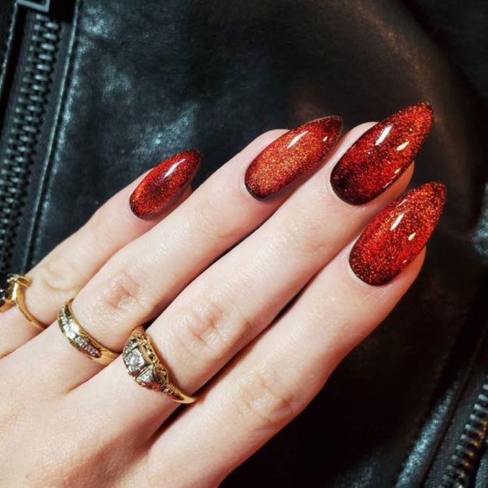 Nail kiểu mắt mèo màu cam sữa dành cho bữa tiệc sang trọng