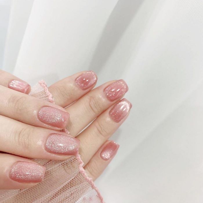 Móng tay mắt mèo đơn giản mang đến vẻ đẹp tinh tế và cuốn hút