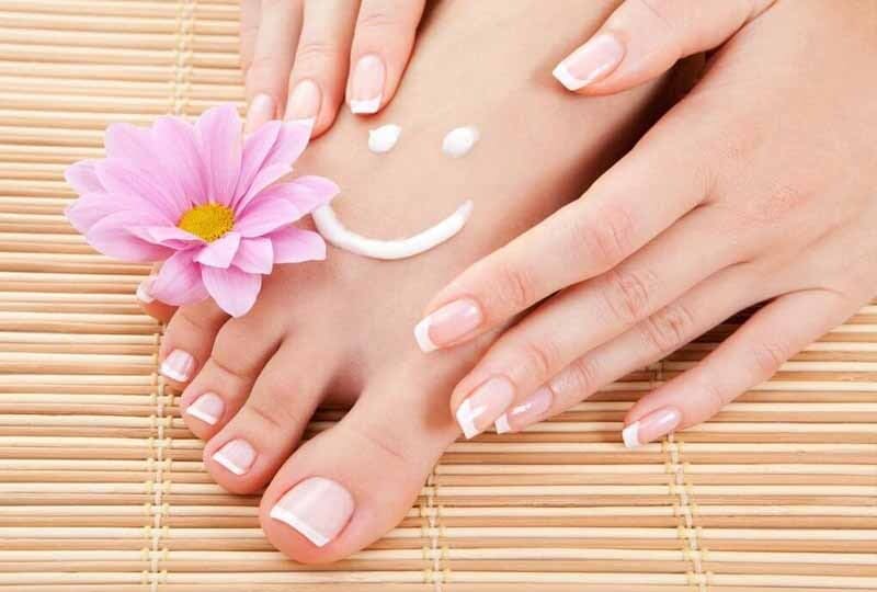 Móng tay móng chân sạch sẽ là điểm cộng giúp các nàng xinh hơn