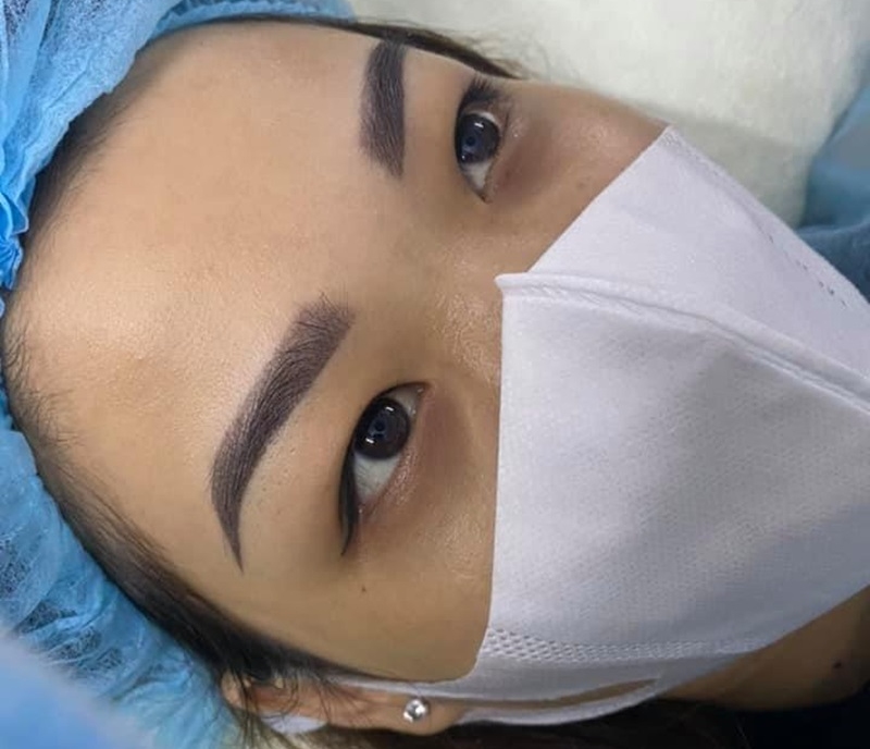 Cặp mày thu hút của khách hàng tại Viện Thẩm Mỹ Phong Thủy Nary
