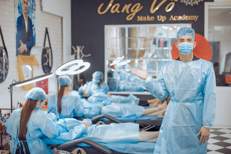 Đội ngũ chuyên viên tại Queen Phạm – Jang Võ được đào tạo bài bản
