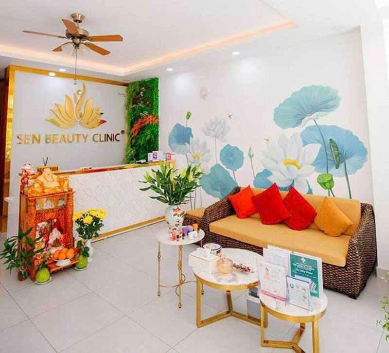 Khách hàng ấn tượng bởi không gian làm việc tại Sen & Beauty Clinic