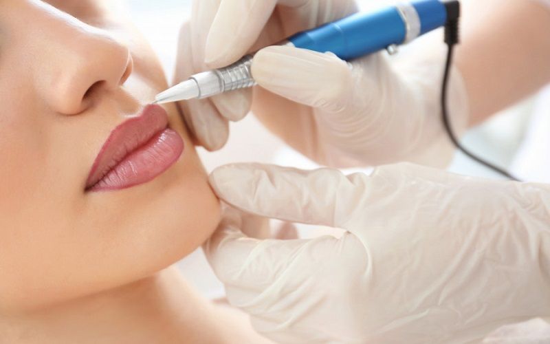   Học viên mới bắt đầu sẽ được làm quen phun xăm từ khóa cơ bản