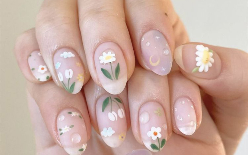 Mẫu nail dán sticker hoa cúc có thể dễ dàng thực hiện tại nhà