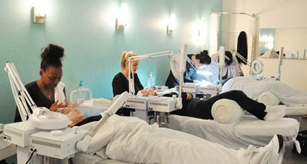 Cần chuẩn bị những dụng cụ và sản phẩm spa nào để mở spa?
