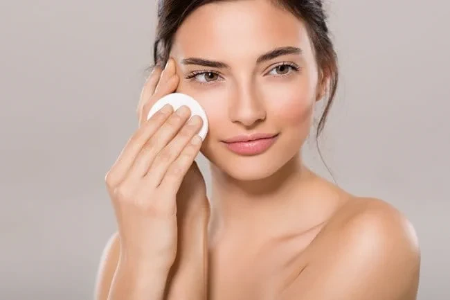 Những hiểu lầm phổ biến nào về chăm sóc da mụn ban đêm?