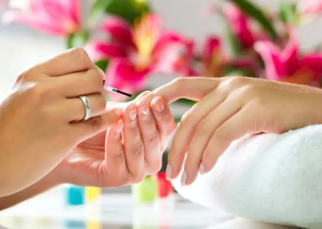 Thợ nail kiếm bao nhiêu tiền mỗi tháng?