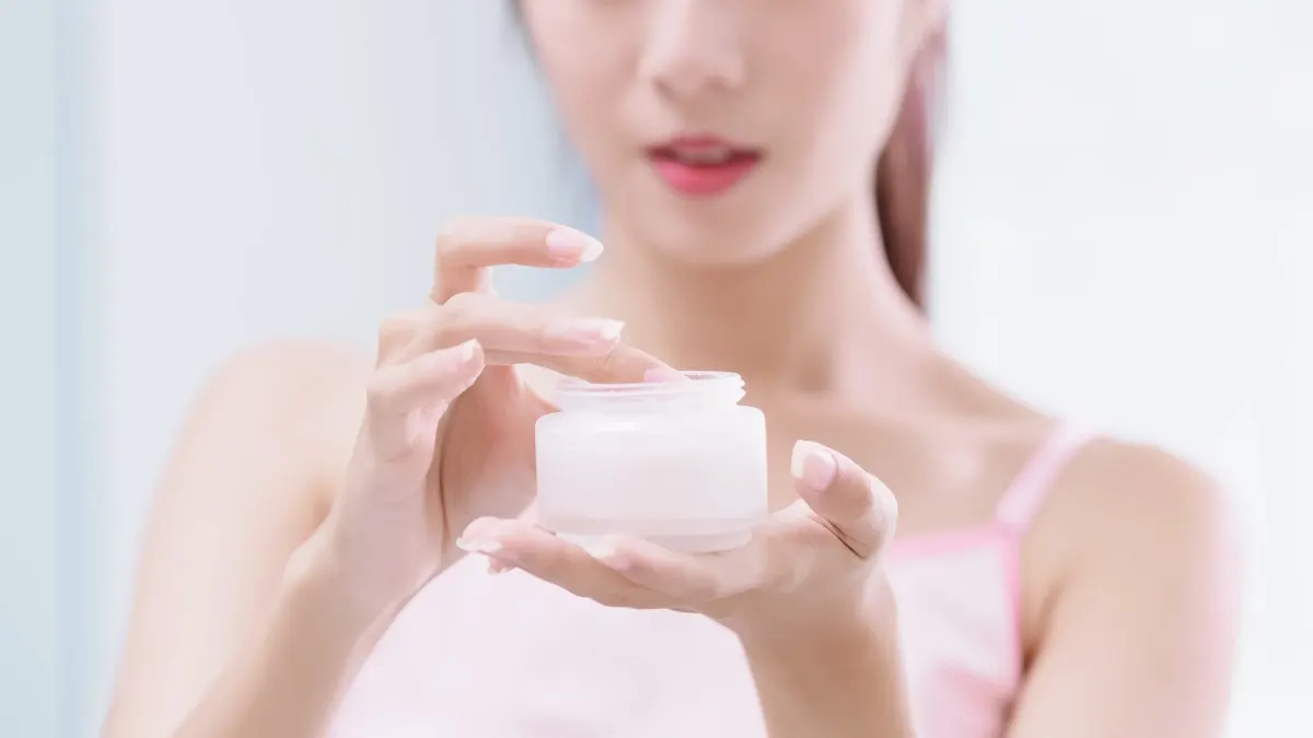 Cách chọn kem dưỡng ẩm phù hợp cho da mụn?