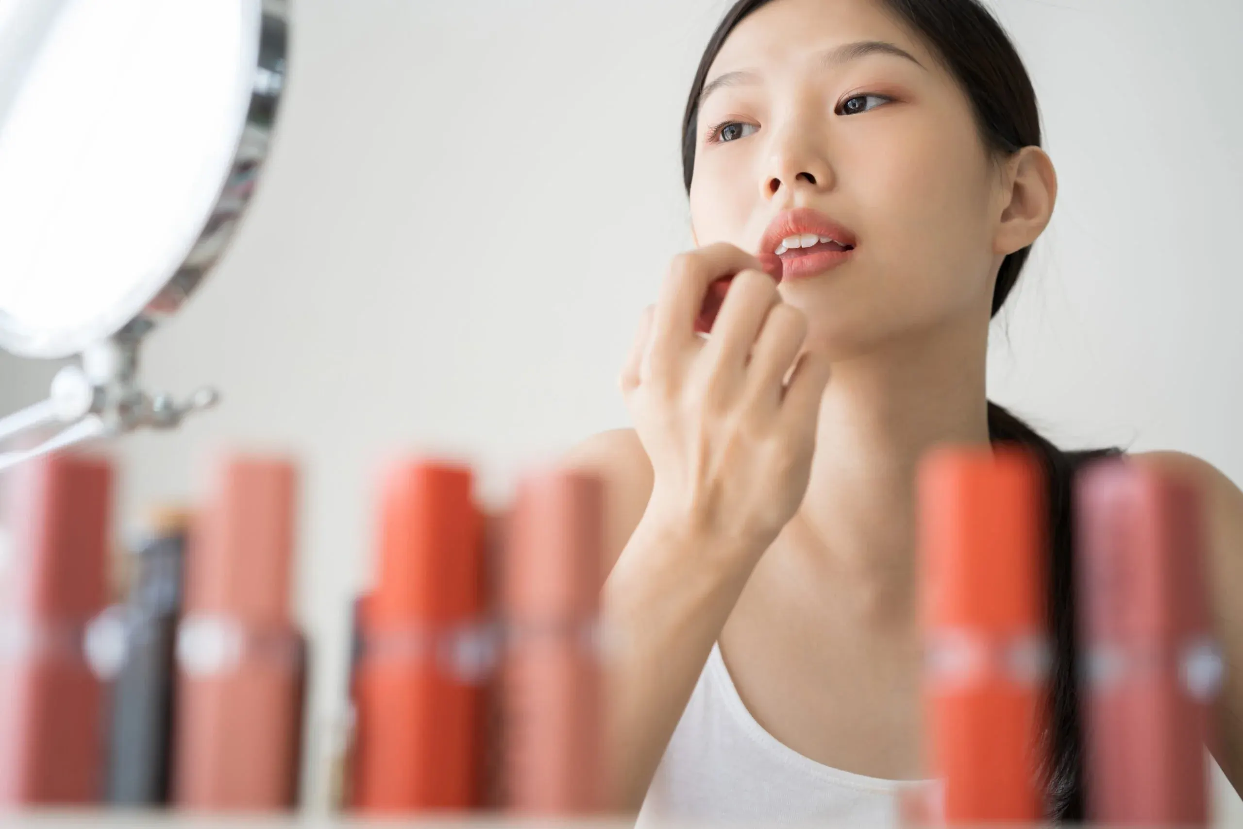 Dụng cụ trang điểm mắt và mày cần nắm được là gì?