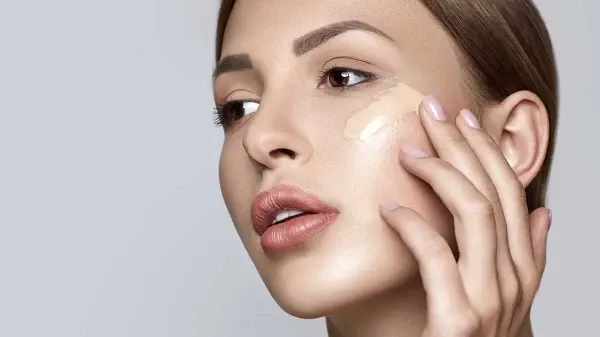 Tại sao lựa chọn phấn nền phù hợp quan trọng với da mụn?