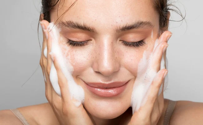 Dưỡng ẩm và điều tiết dầu cho da hỗn hợp