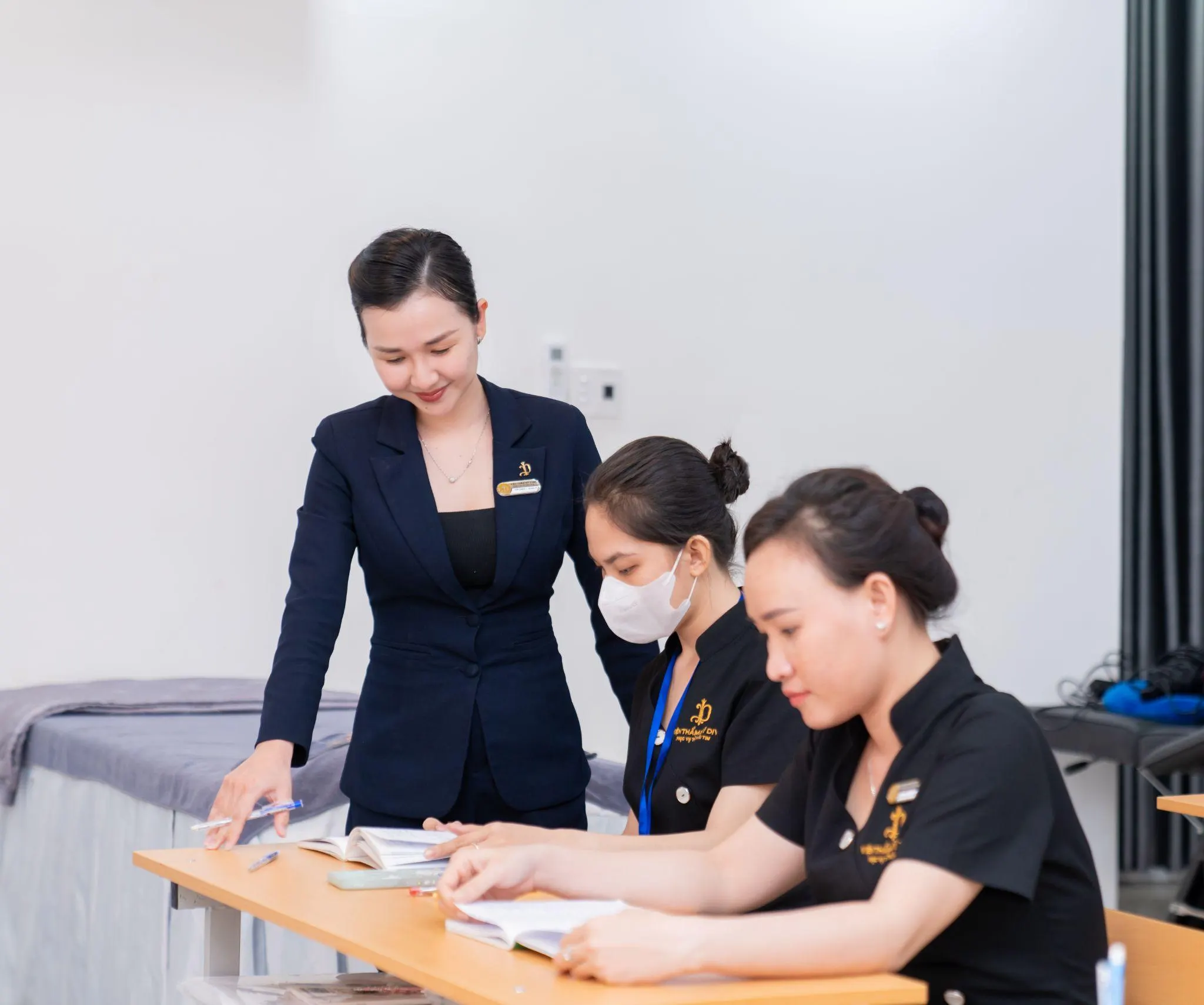 7 câu hỏi bắt buộc hỏi kỹ thuật viên spa?