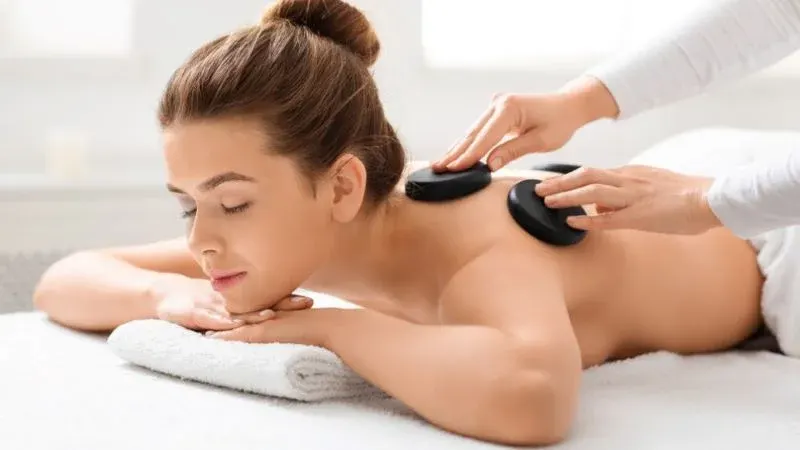 Phụ nữ mang thai có nên massage đá nóng không?