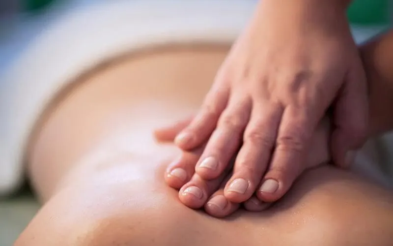 Massage mô sâu có đau không và nên mong đợi cảm giác ra sao?