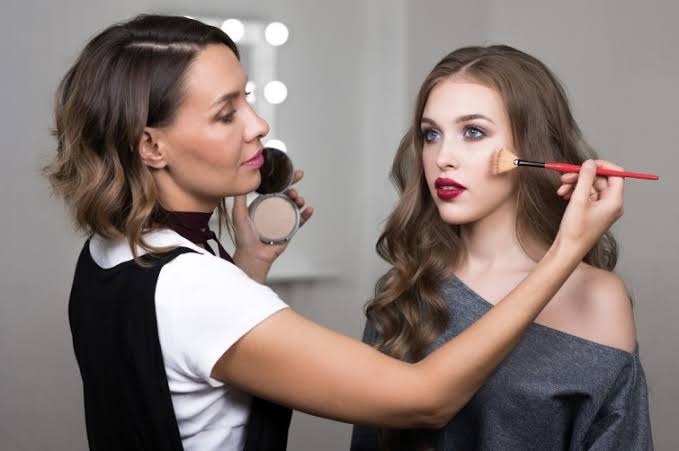Makeup artist là gì? Định nghĩa, kỹ năng, lương hiện nay