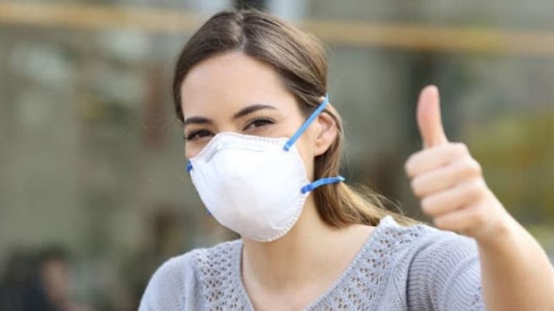 Cần che kín mặt khi ra đường để tránh bụi bẩn, ánh nắng