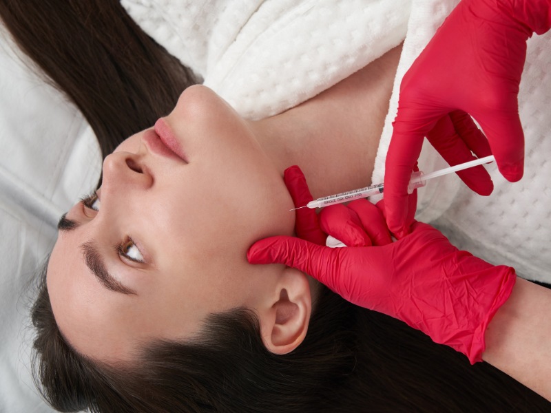 Để tạo được cằm chẻ, bạn có thể tham khảo phương pháp tiểu phẫu định hình dáng cằm