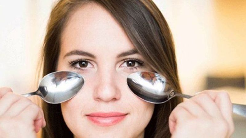 Dùng thìa/muỗng giảm mỡ mặt đơn giản, hiệu quả