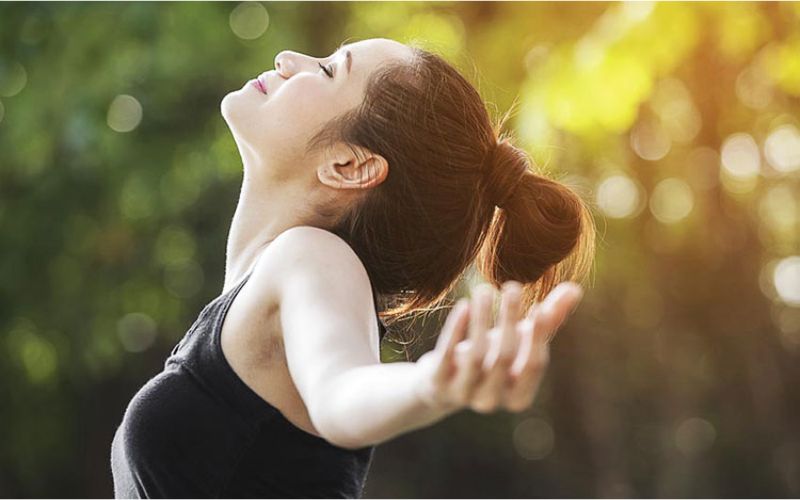 Cách làm mặt nhỏ lại bằng tập yoga