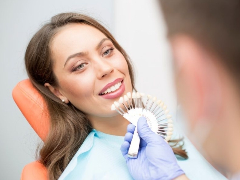 Chi phí thực hiện bọc răng sứ 1 chiếc tại nha khoa uy tín là khoảng 6.000.000 – 24.000.000 VNĐ/ răng