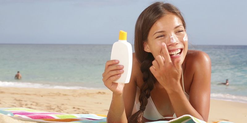 Bôi kem chống nắng khi phải tiếp xúc với ánh nắng mặt trời