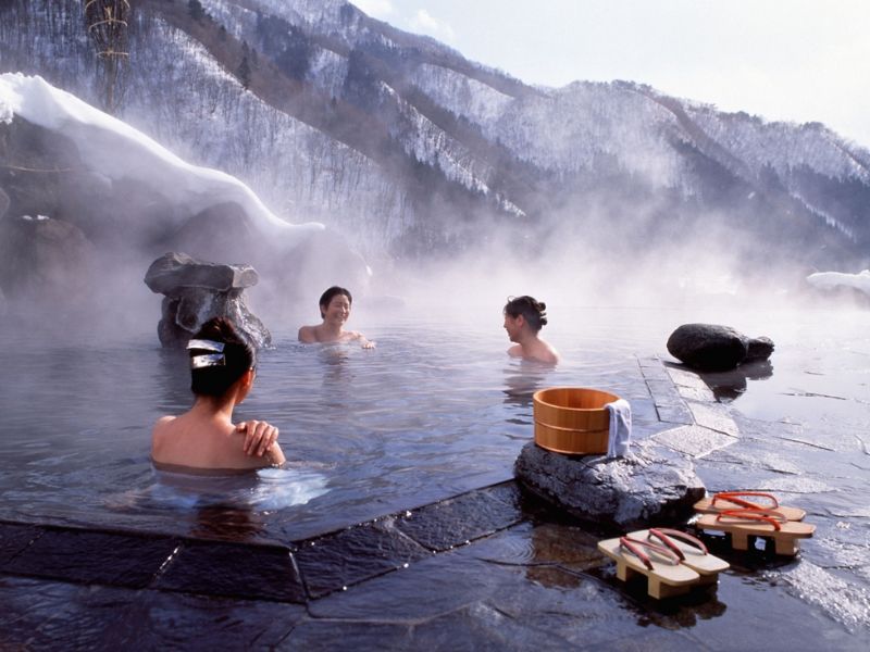 Ngâm mình dưới nước nóng giúp da khỏe đẹp hơn