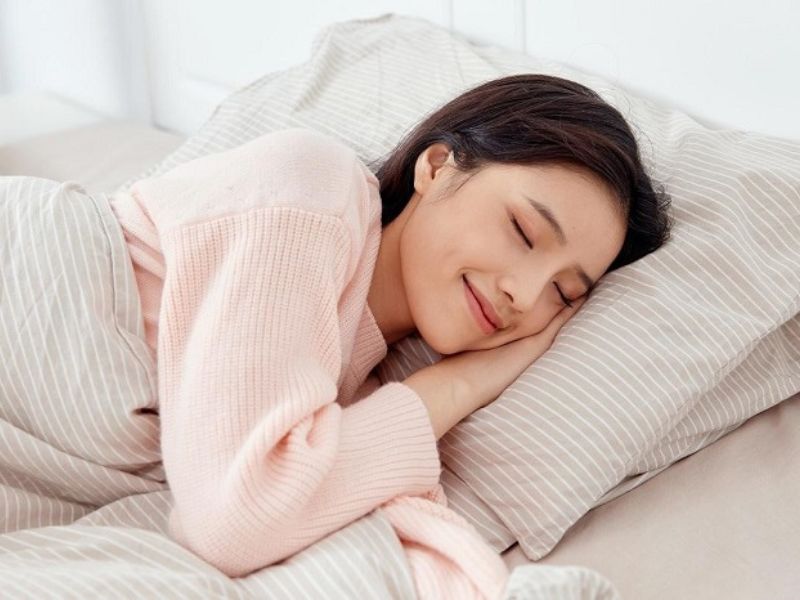 Đi ngủ đúng giờ, đủ giấc không chỉ là cách để loại bỏ làn da bị nám mà còn tốt cho sức khỏe.