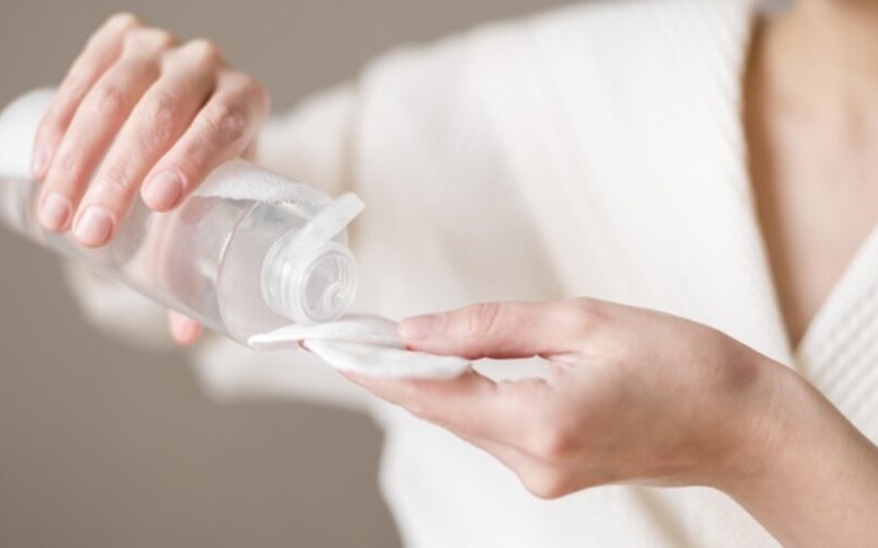 Hạn chế tẩy trang trong giai đoạn này