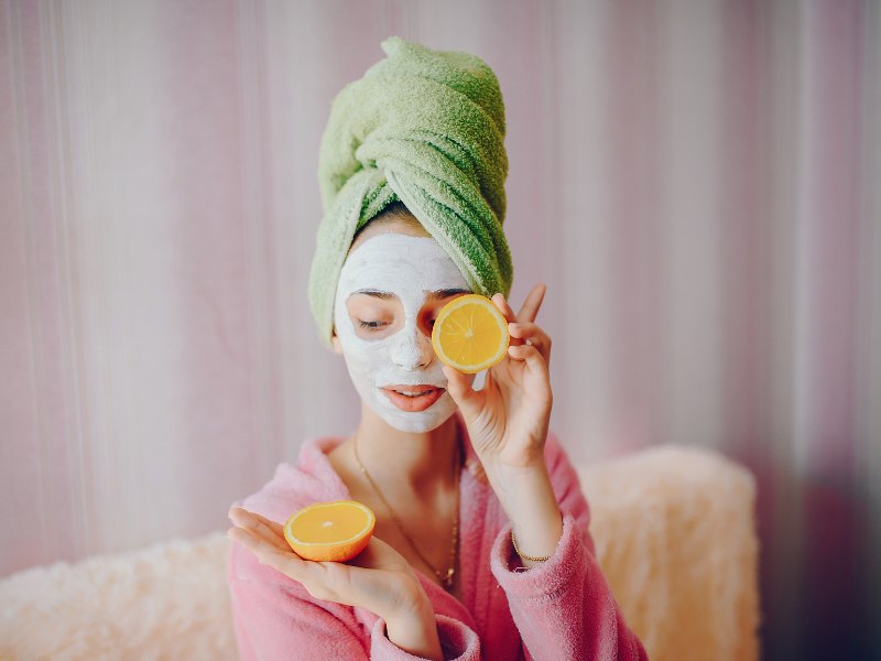 Bạn nên sử dụng các loại mặt nạ từ thiên nhiên để chăm sóc da mặt sau khi tắm trắng
