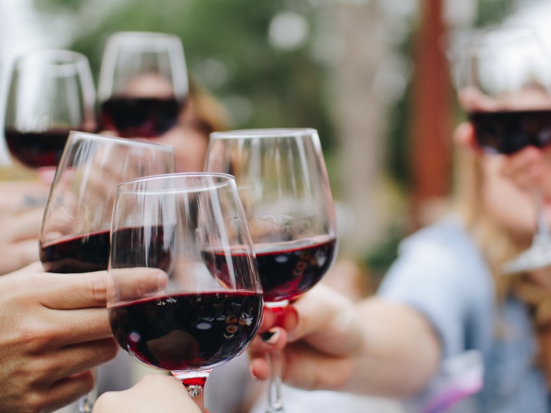 Bạn nên kiêng rượu bia sau khi tiêm filler môi