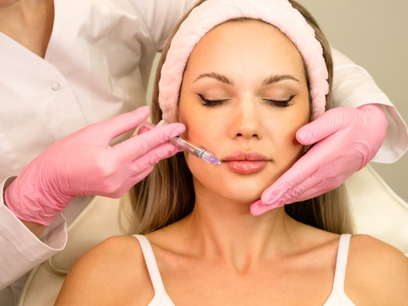 Môi cherry là gợi ý hàng đầu dành cho những bạn có gương mặt dễ thương, đáng yêu