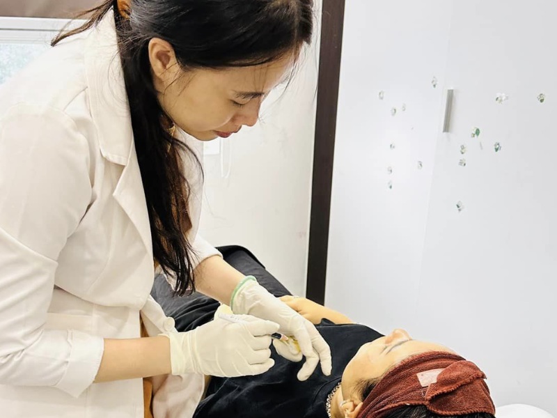 Spa & Clinic by Dr. Tú Anh là địa chỉ trị sẹo nhận được đánh giá cao từ hàng trăm khách hàng