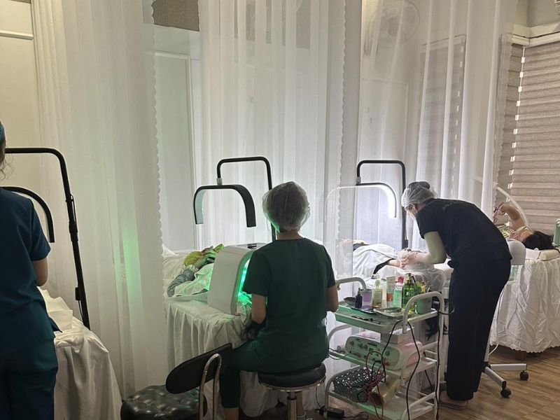 Đội ngũ nhân viên làm việc tại Mire Home Spa có chuyên môn cao, tay nghề vững vàng