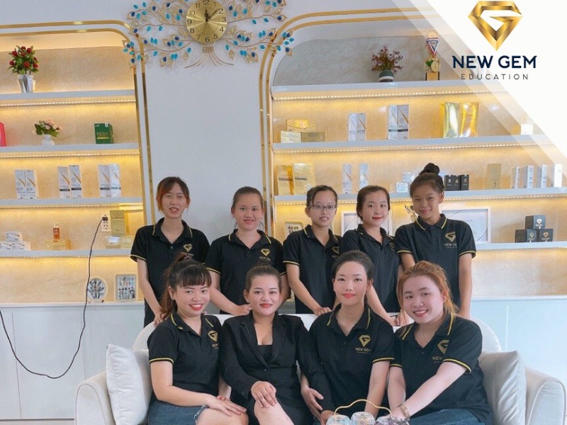 Thẩm mỹ viện New Gem được ưa chuộng nhờ vào đội ngũ nhân viên chuyên nghiệp, tận tình