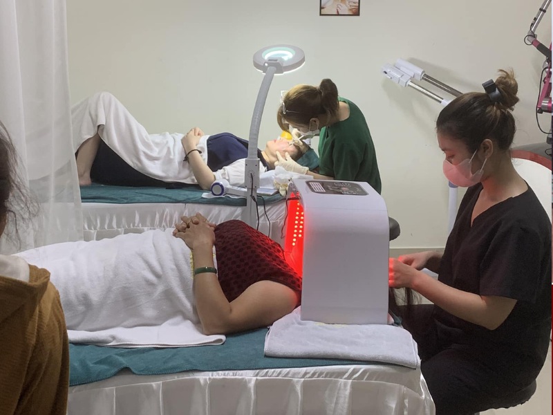 Tại Thẩm mỹ viện Anna, bạn sẽ được tham khảo, trải nghiệm các liệu trình trị sẹo tân tiến